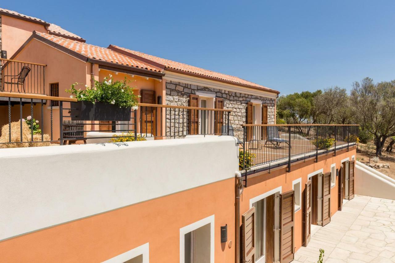 Tenuta Petra Bianca Palau Exteriör bild